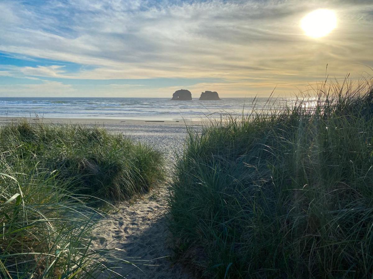 Rockaway Beach Vibes,Waterfront Oceanfront Rockaway Beach House Near Downtown,Wifi, Washer Dryer Eksteriør billede